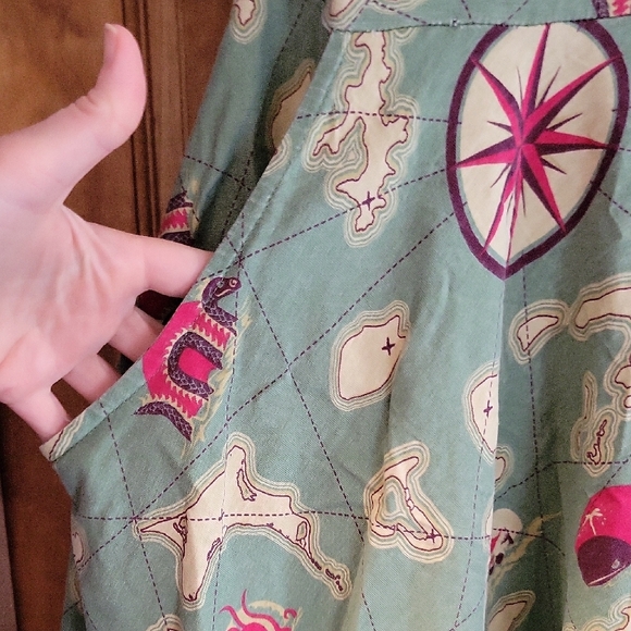 Playful Green Midi Dress with Fun Print - Picture 5 of 9